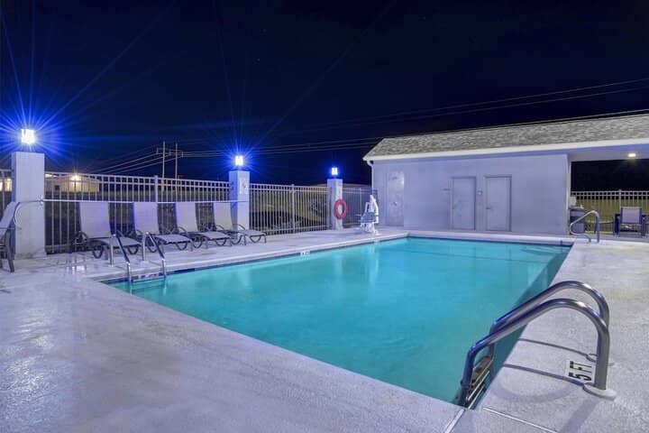 Pool 32 of 41