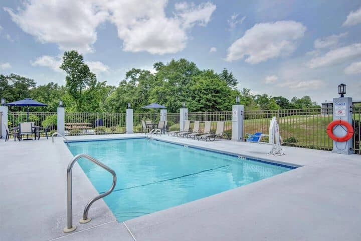 Pool 33 of 41